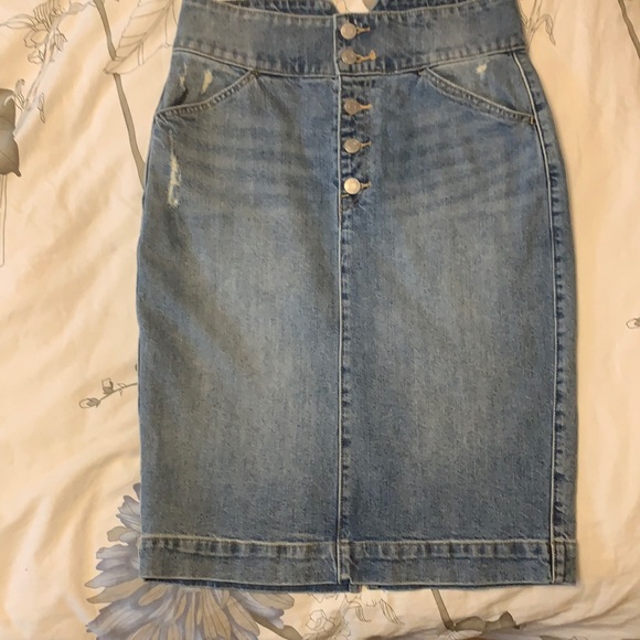GAP Dresses & Skirts - Gap denim a-line skirt. High - waisted. Very slimming.
